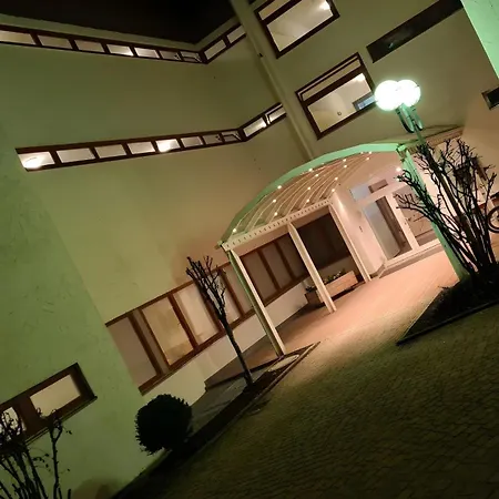 - Le Petit Mit Pool Und Sauna